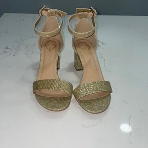 These are Windsor heels, size 8. Worn only once, very comfortable and fits well.